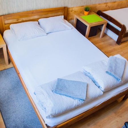 Smocza Jama Hostel คราคูฟ ภายนอก รูปภาพ