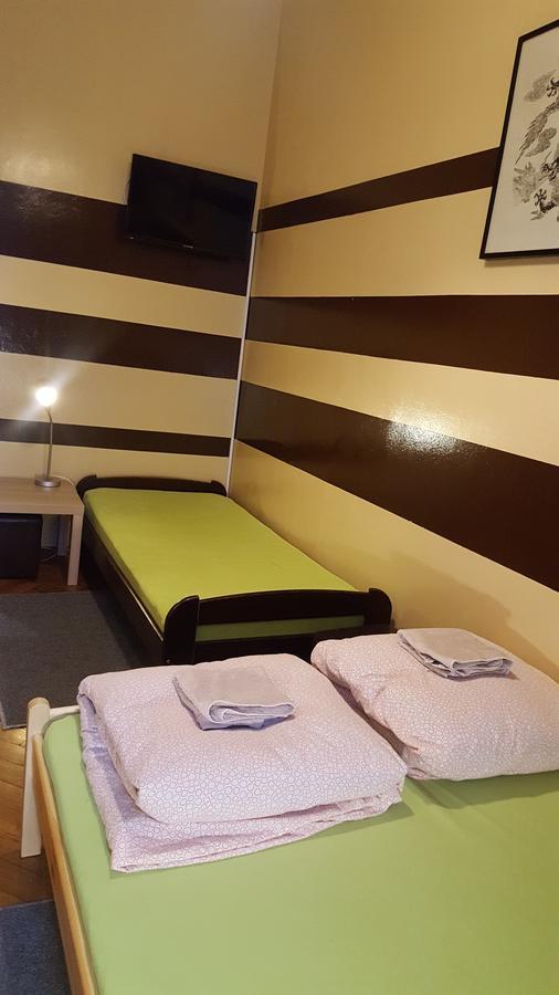 Smocza Jama Hostel คราคูฟ ภายนอก รูปภาพ