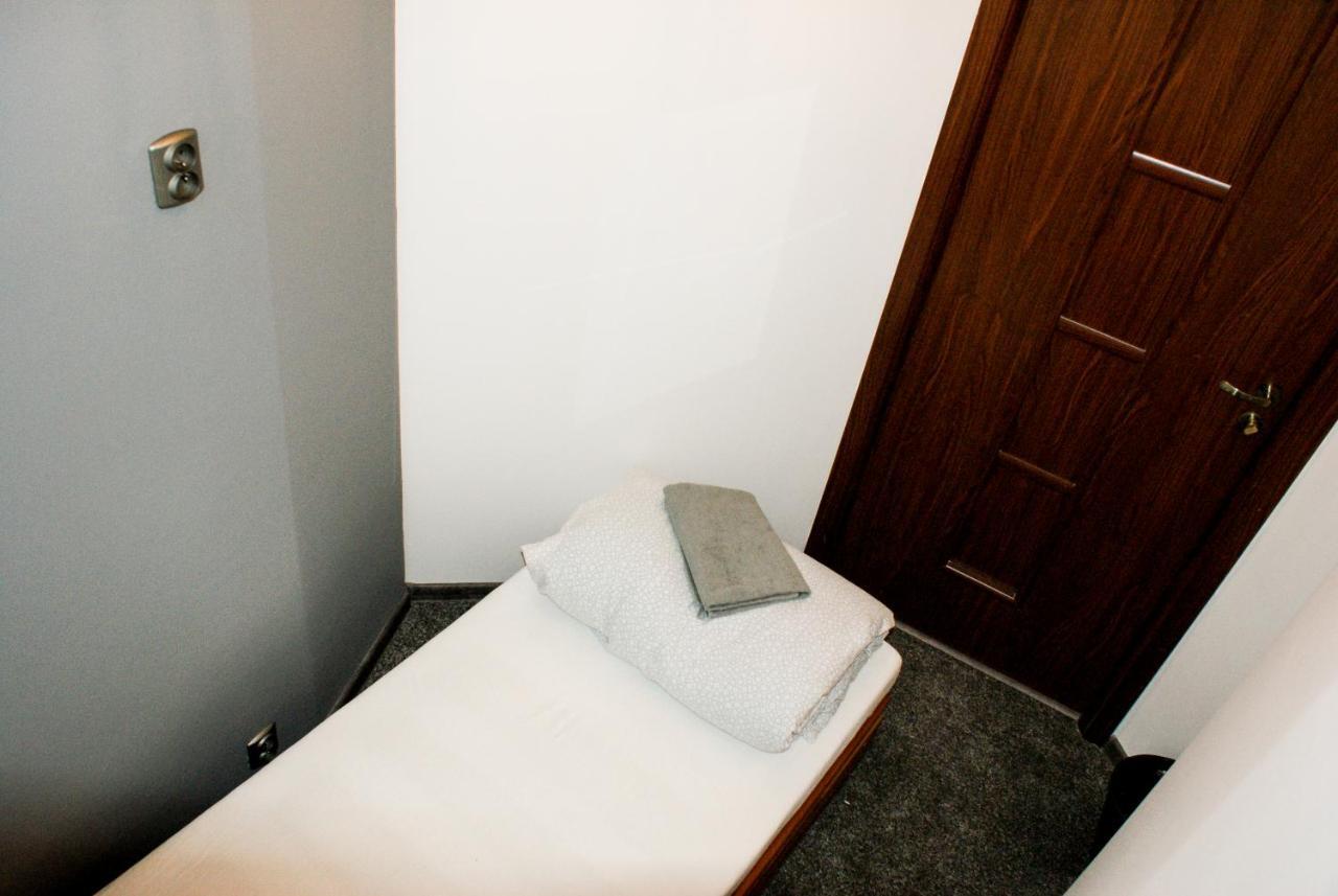 Smocza Jama Hostel คราคูฟ ภายนอก รูปภาพ
